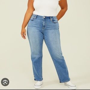 Arula NWT 32” High Rise Boyfriend Jeans Size 10